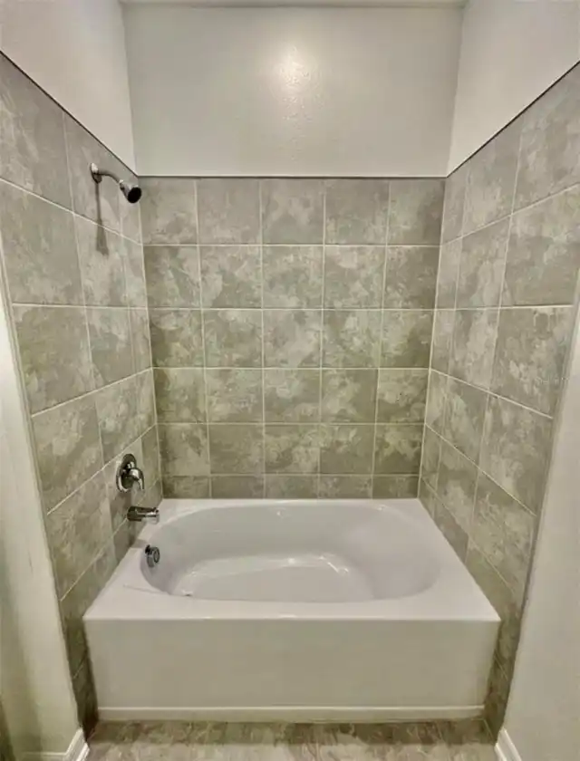 Listing Photo 9