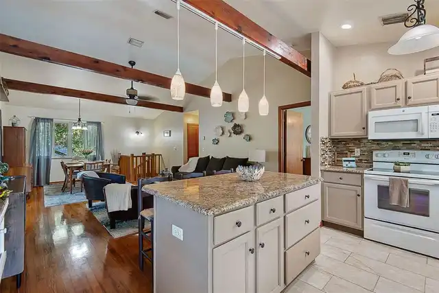 Listing Photo 8