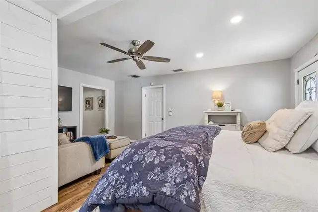 Listing Photo 10