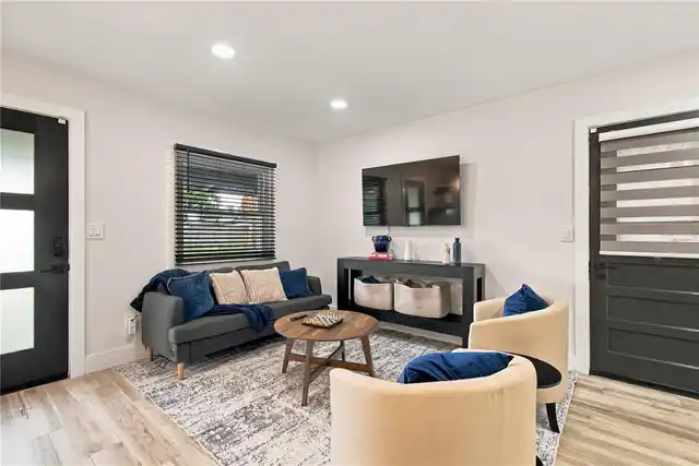 Listing Photo 6