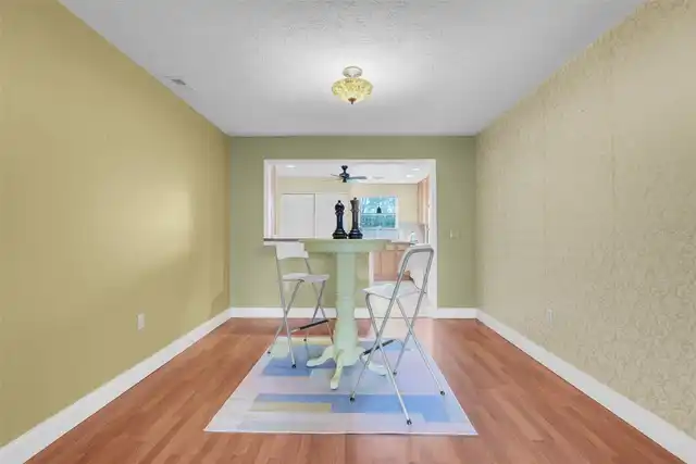 Listing Photo 8