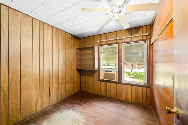 Listing Photo 12