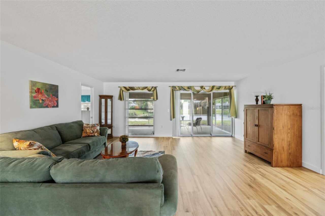 Listing Photo 12