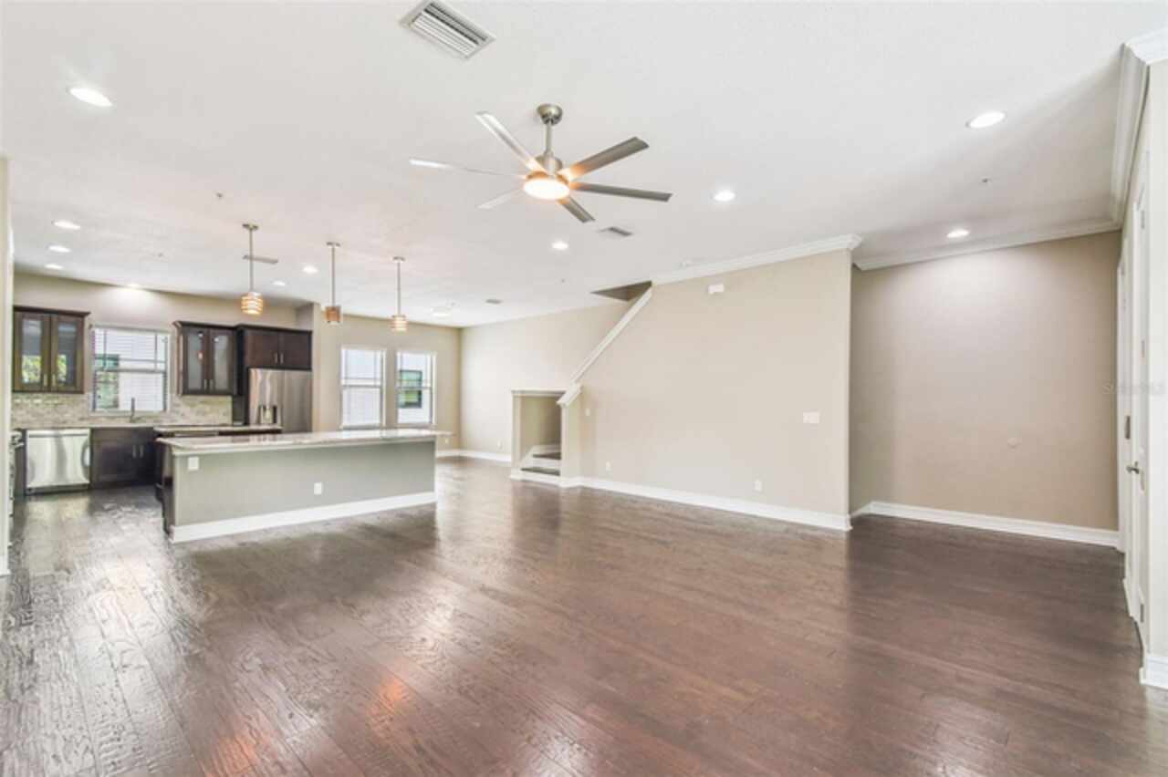 Listing Photo 11