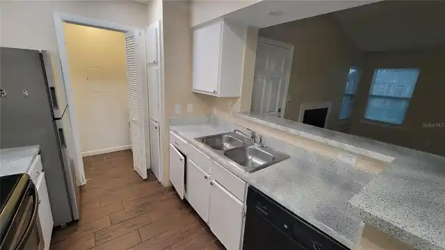 Listing Photo 11