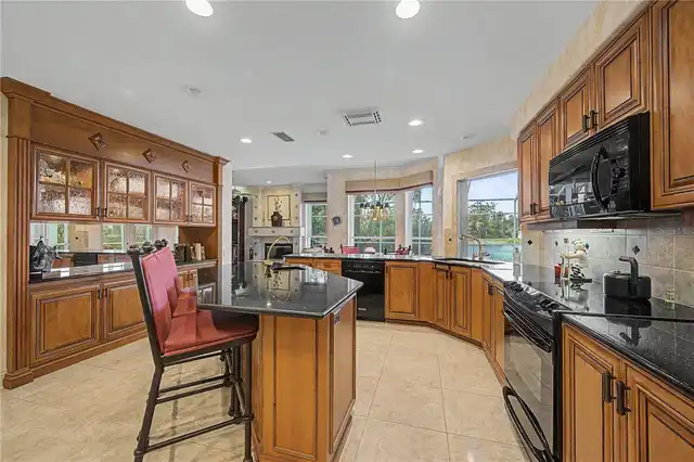 Listing Photo 9