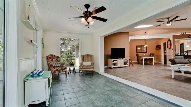 Listing Photo 11