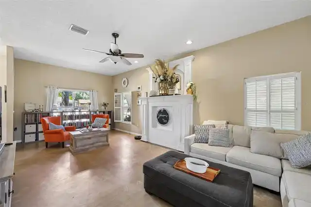 Listing Photo 8