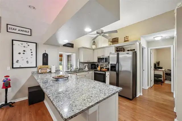 Listing Photo 12