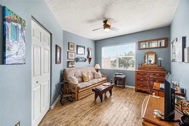 Listing Photo 12