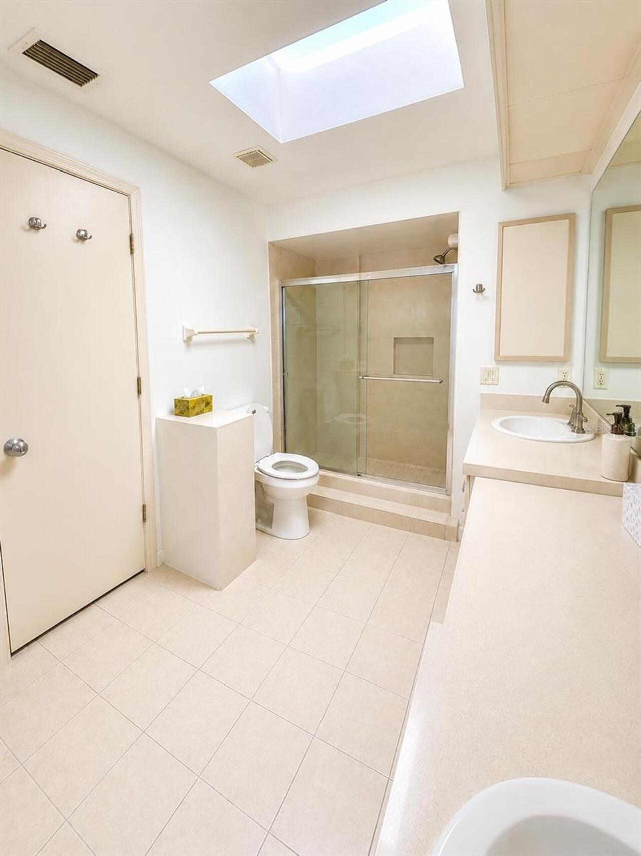Listing Photo 12