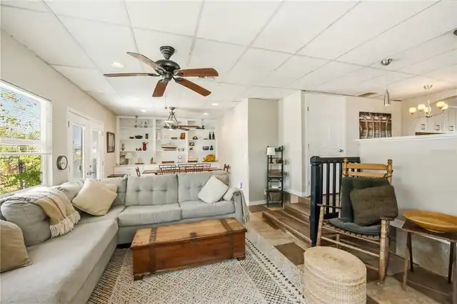 Listing Photo 11