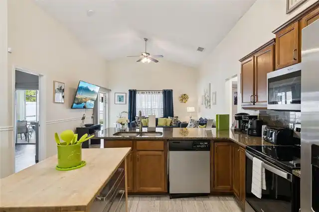 Listing Photo 17