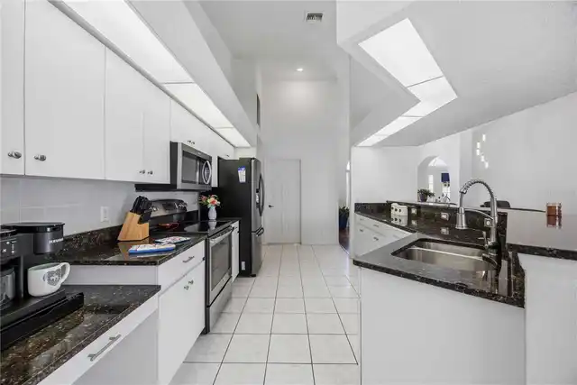 Listing Photo 12