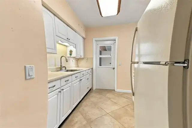 Listing Photo 12