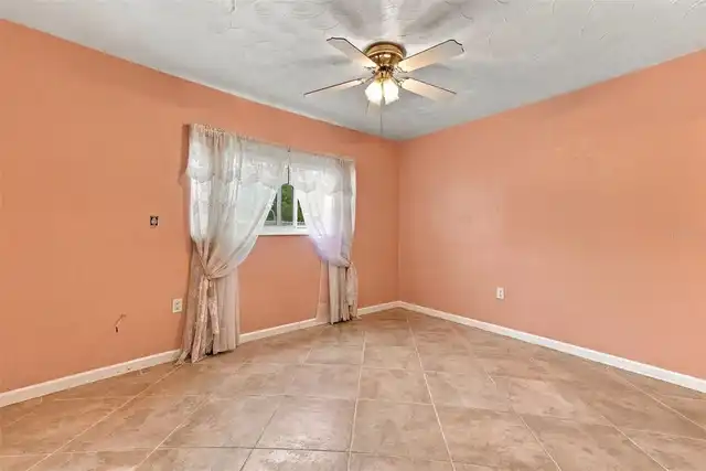 Listing Photo 16