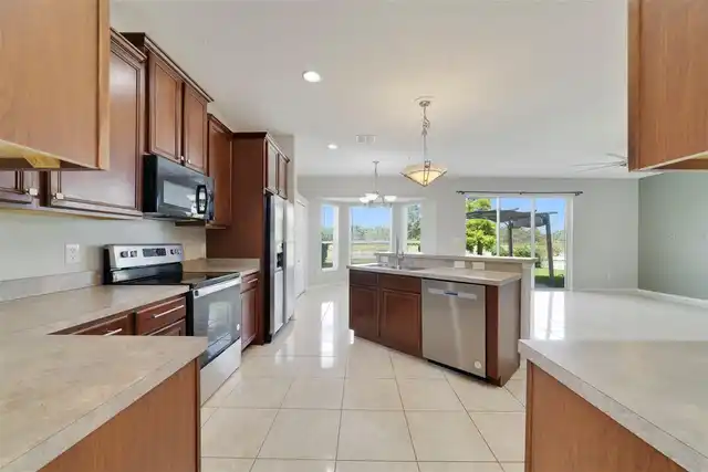 Listing Photo 8