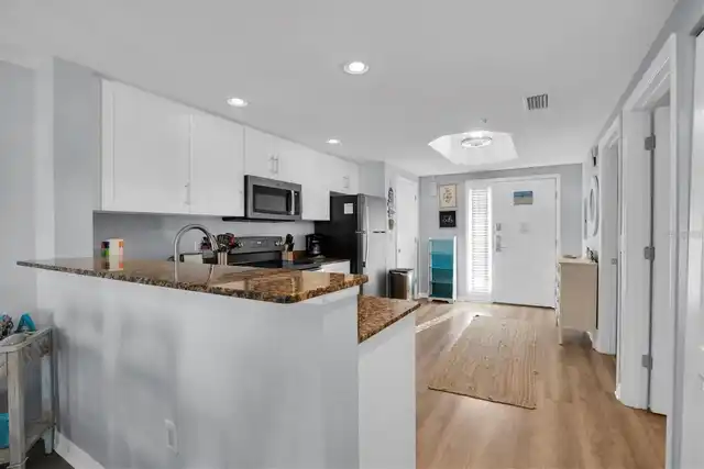 Listing Photo 12