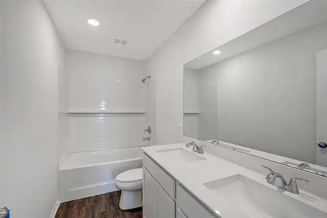 Listing Photo 12