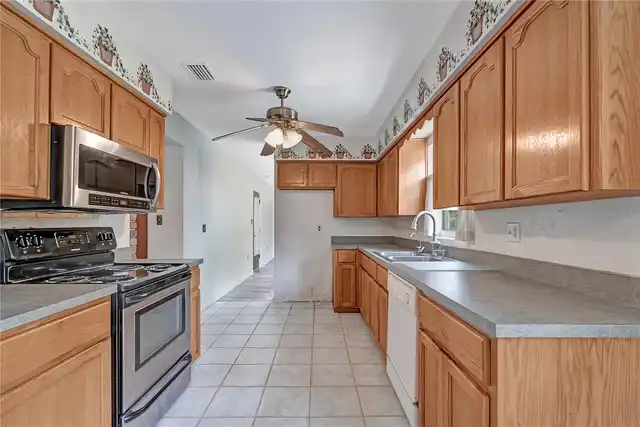 Listing Photo 9