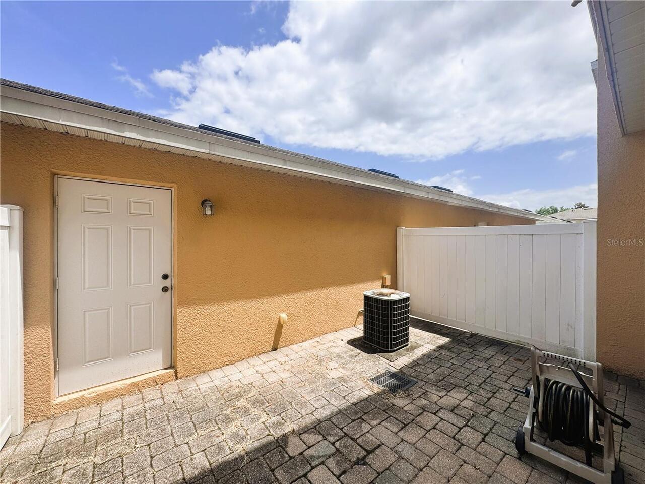 Listing Photo 12