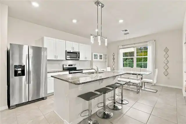 Listing Photo 12