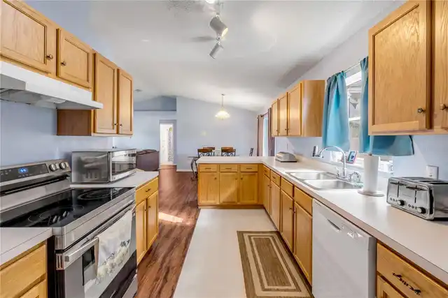 Listing Photo 8
