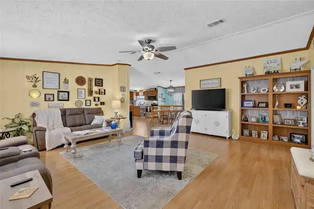 Listing Photo 10