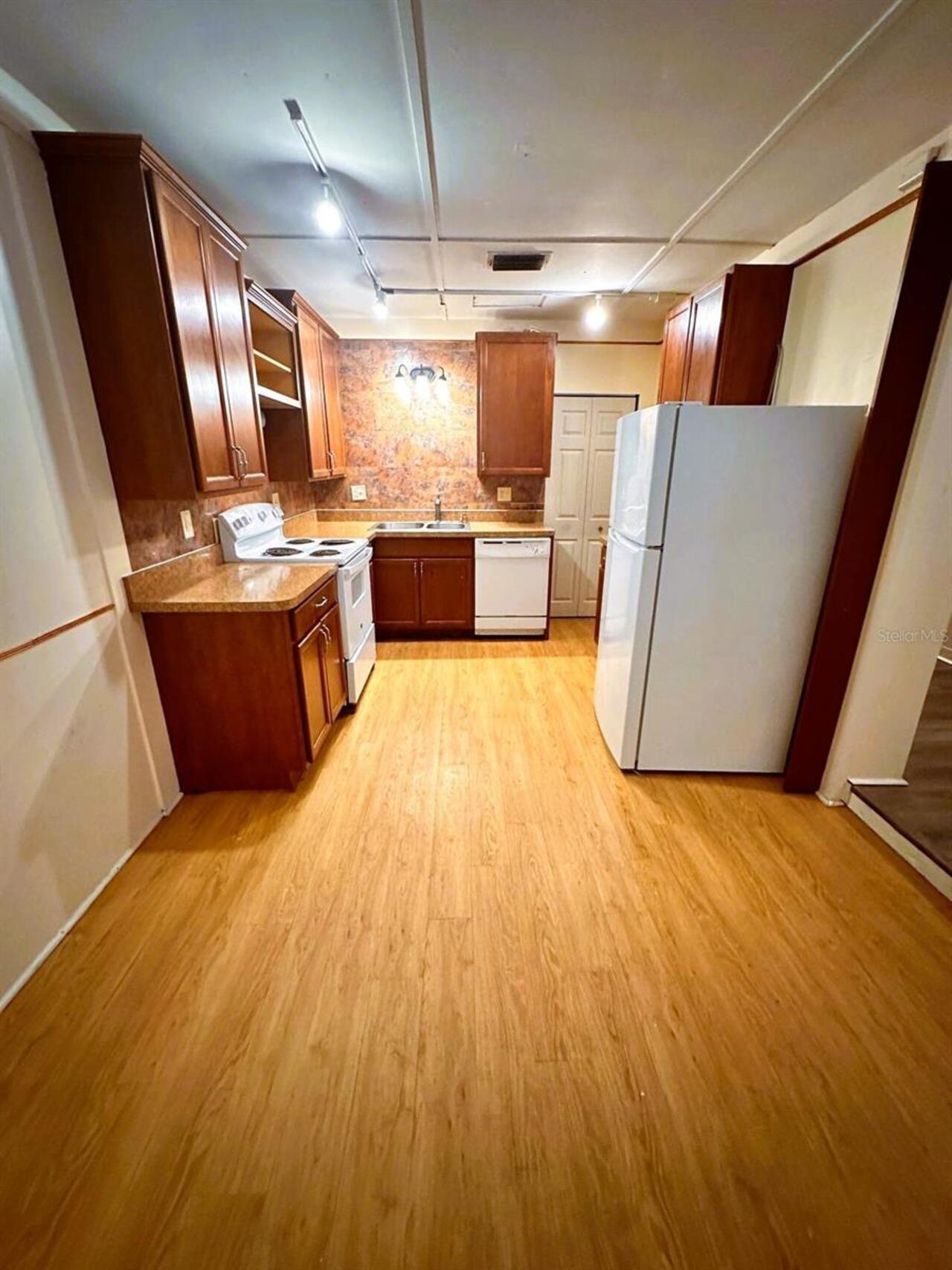 Listing Photo 6