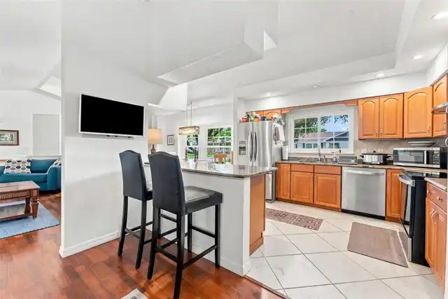 Listing Photo 11