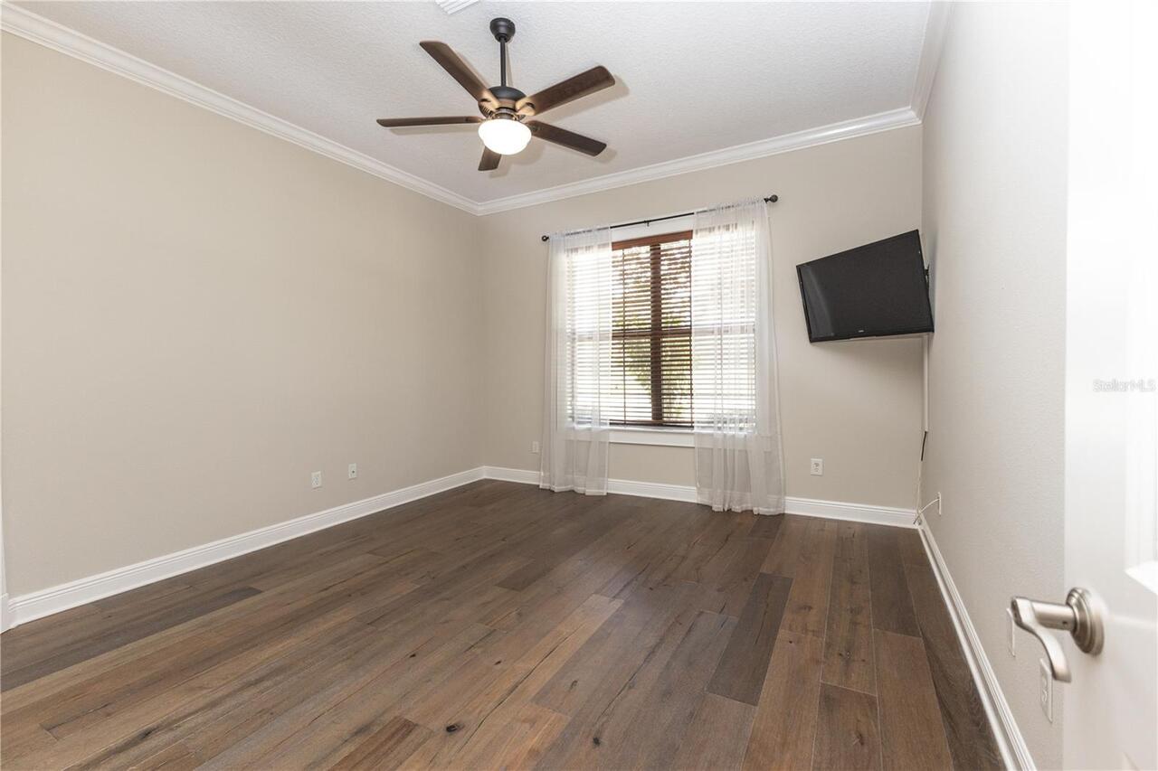 Listing Photo 32