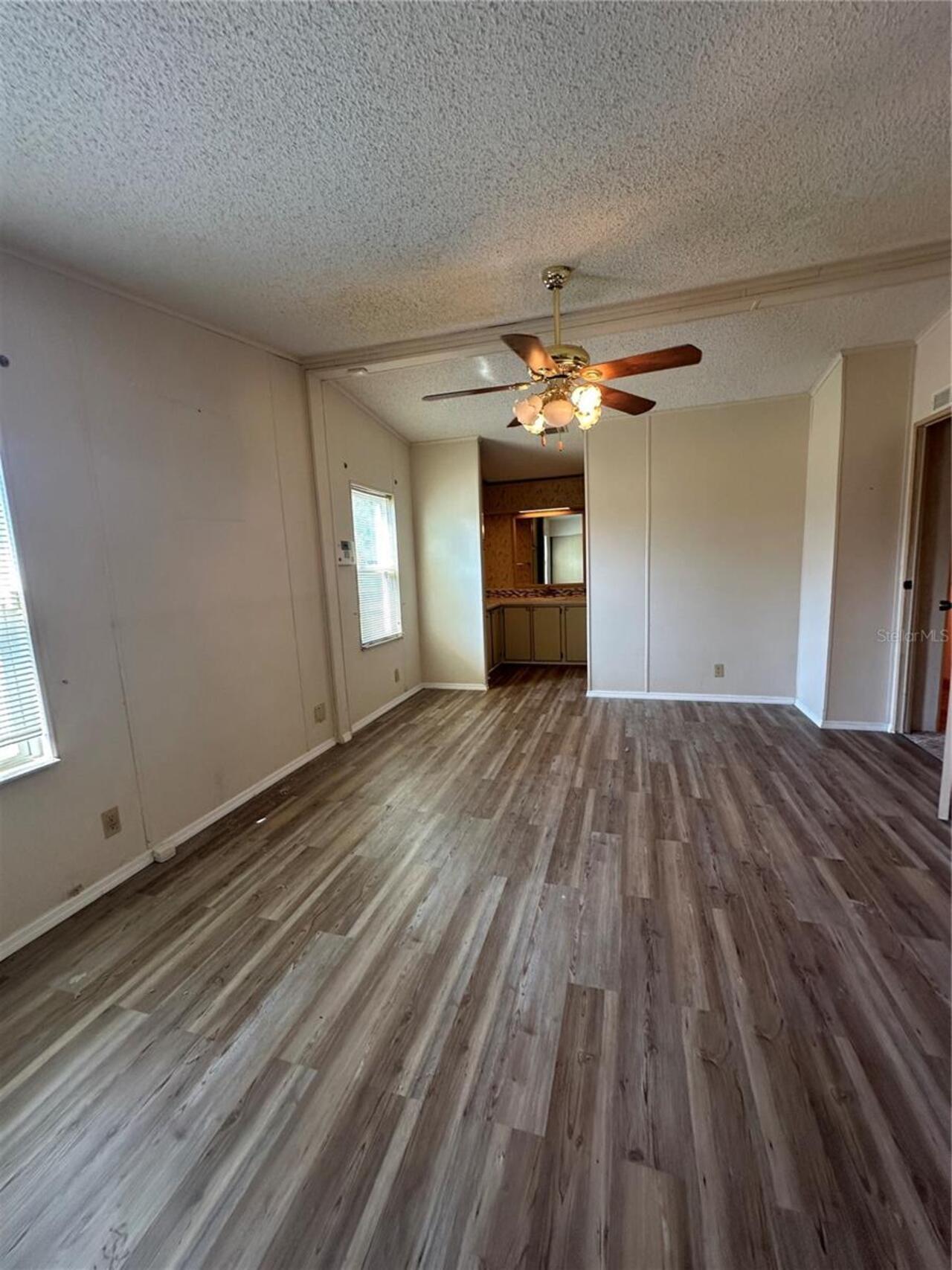 Listing Photo 11