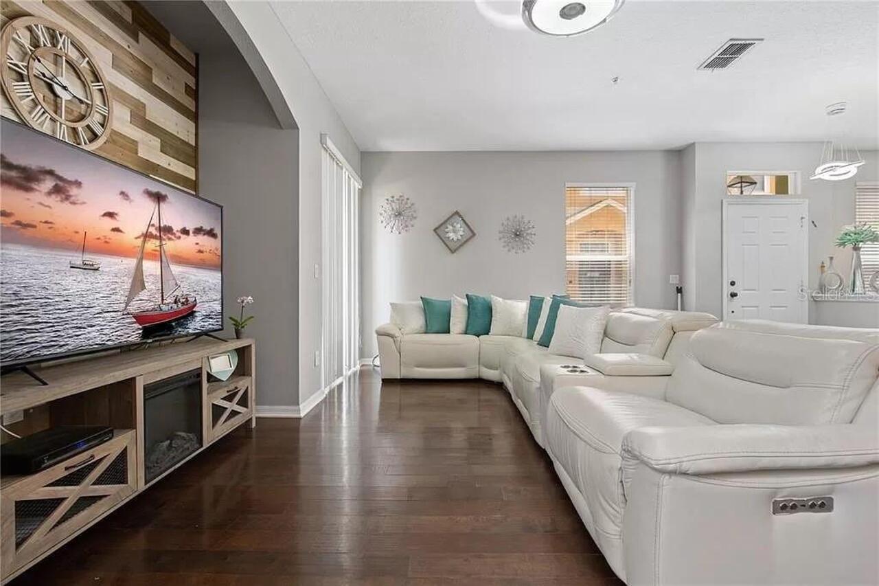 Listing Photo 11