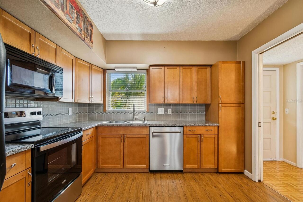 Listing Photo 8