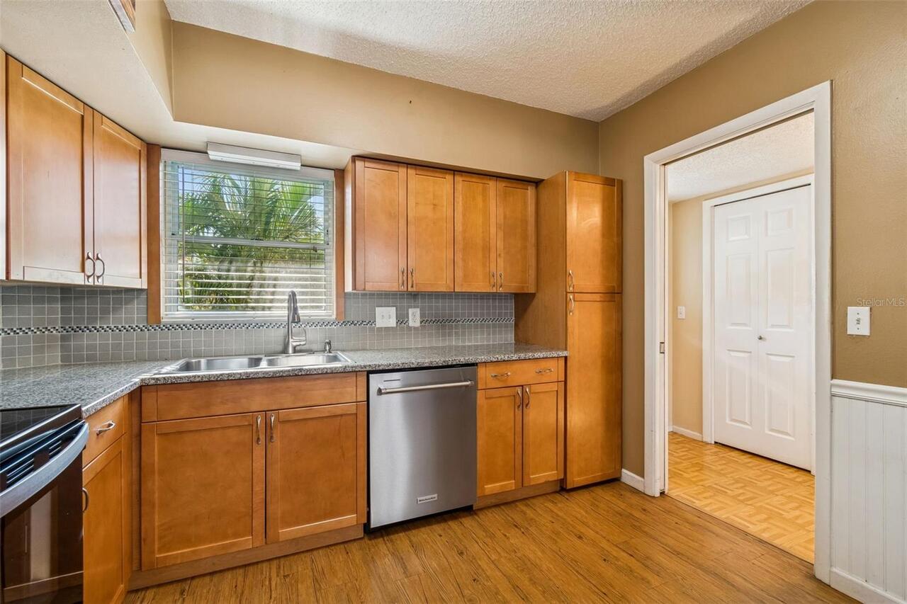 Listing Photo 9