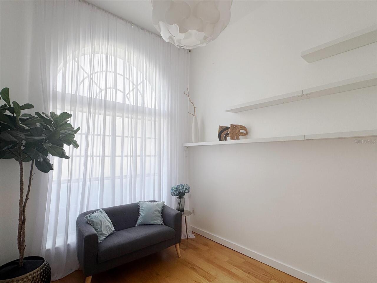 Listing Photo 11
