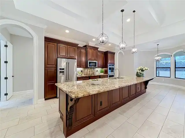 Listing Photo 11