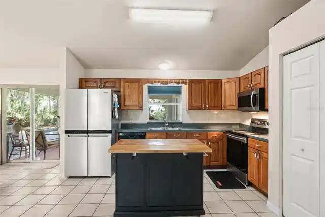 Listing Photo 16
