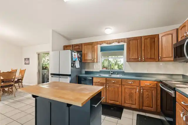 Listing Photo 17
