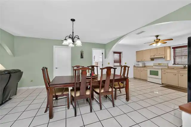 Listing Photo 12