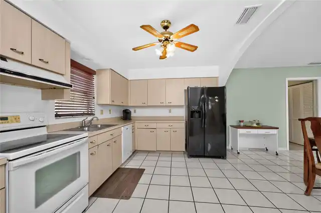 Listing Photo 16