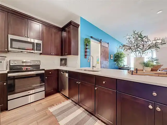 Listing Photo 12