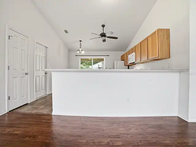 Listing Photo 12