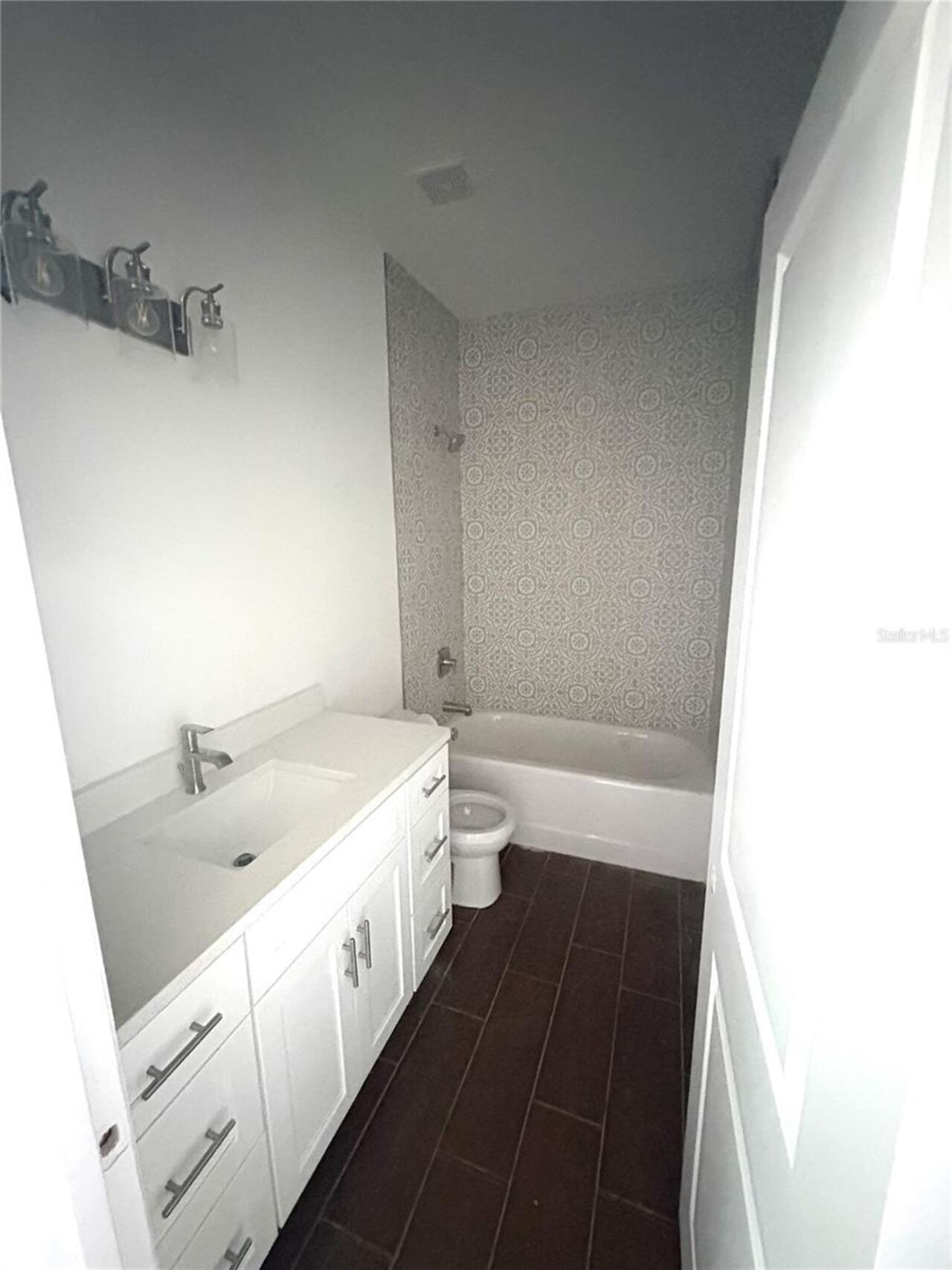 Listing Photo 14