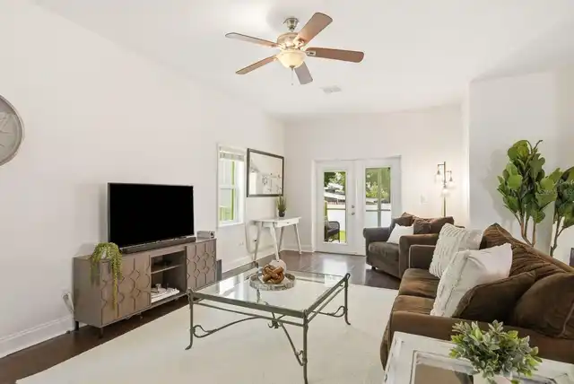 Listing Photo 11