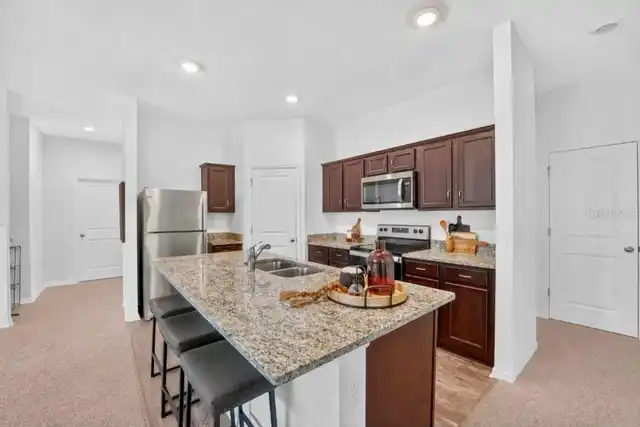 Listing Photo 11