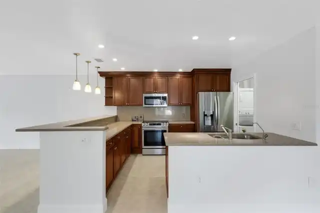 Listing Photo 12