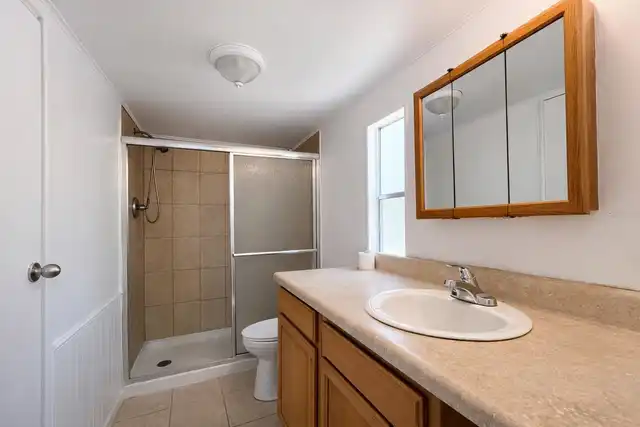 Listing Photo 12