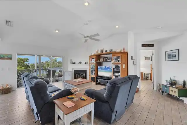 Listing Photo 9