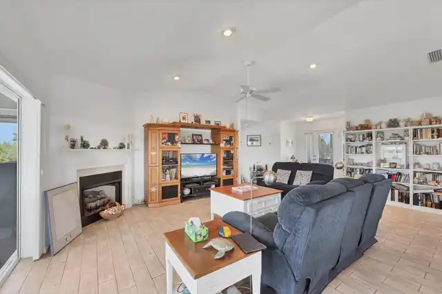 Listing Photo 11